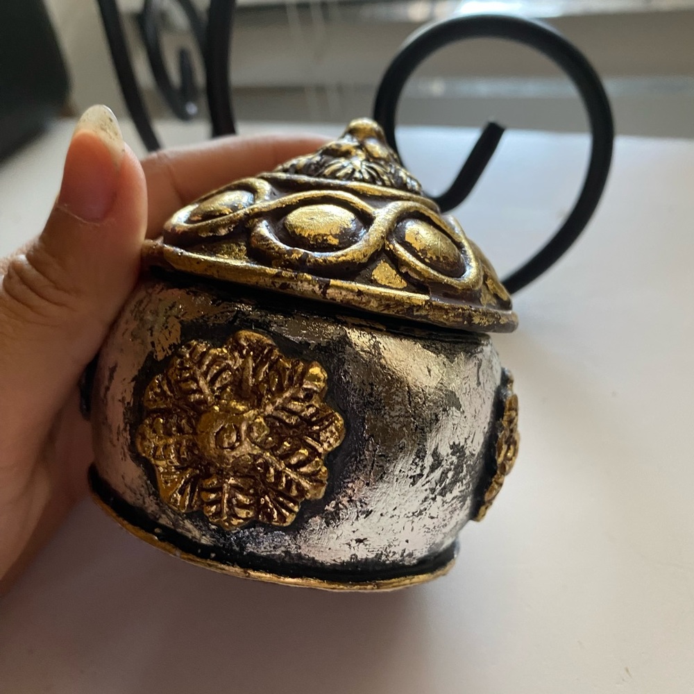 Wood jewelry box